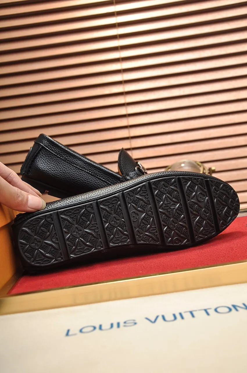 Men's men's shoes 💰420💶 [LV Doudou shoes] (water-dyed cowhide lining) new model is on the market, available on the official website. The new Doudou shoes are processed into single-color materials, and the uppers are made of imported horsehide leather. The body of the shoe is fully hemmed with mark thread, and is lined with imported original cowhide leather. The elegant shoe shape is super suitable for all-matching, and the size is 38-44.